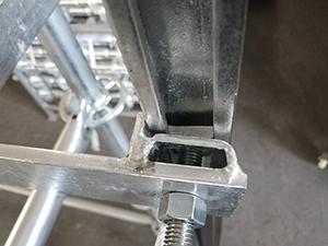 QES Stahl-Anlegeleiter und Leiterhalterung für Gerüst